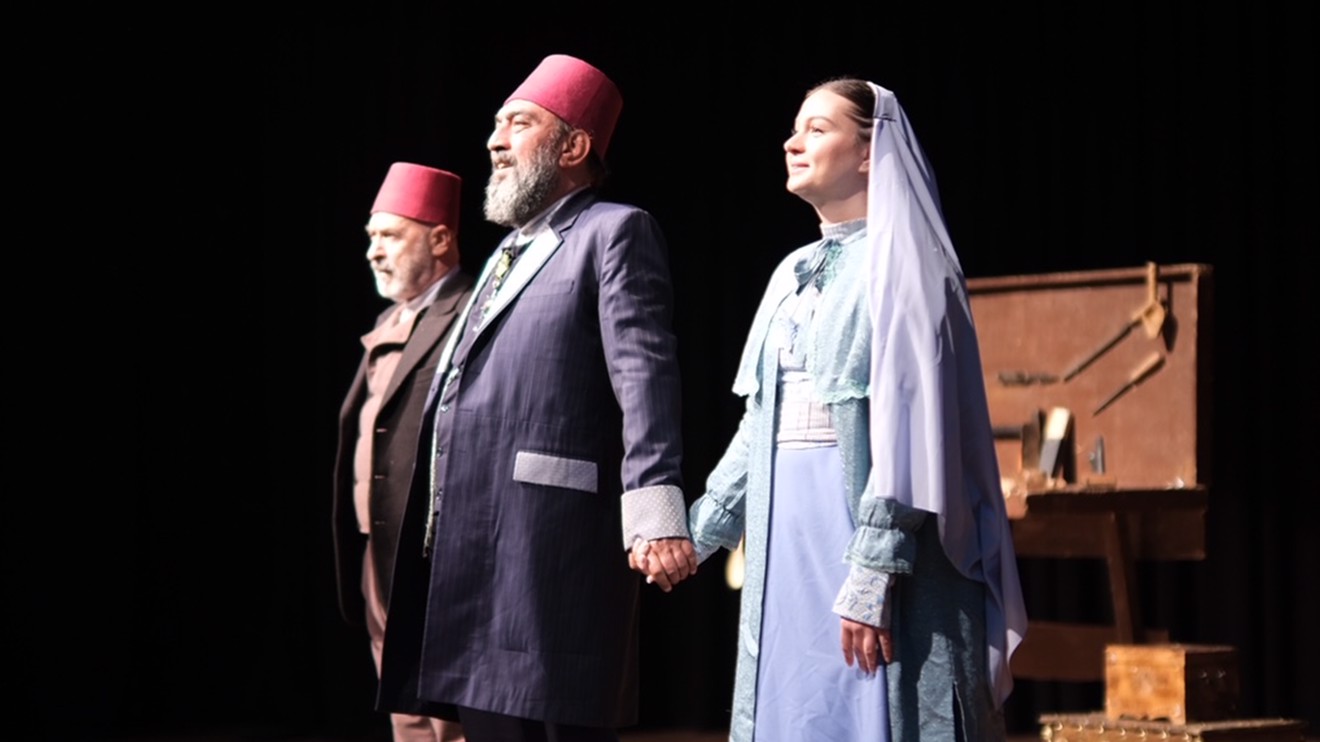 ‘Usta’ oyunu Selçuk Üniversitesinde sahnelendi